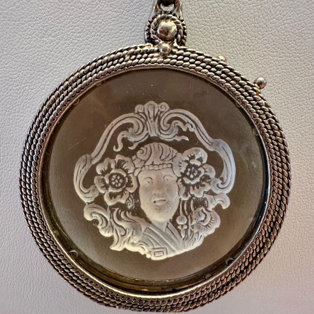 Vintage locket pendant necklace in silver tone - Picture 7 of 13